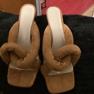 TWELVE LOS ANGELES QUILTED STRAP SLIPMON SZ 11